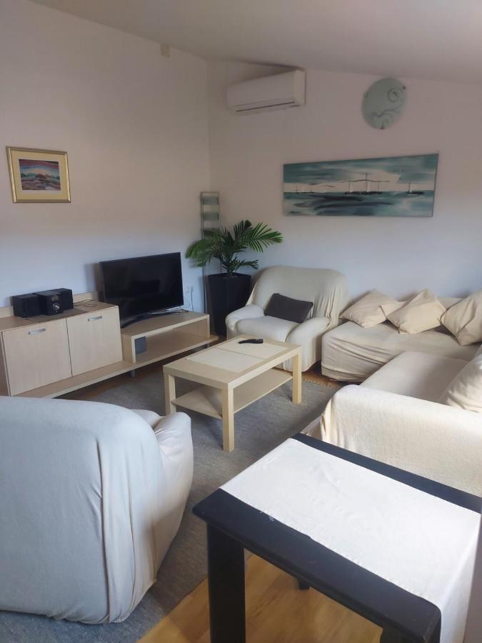 Apartman Marina Sa Parkingom Елса Экстерьер фото