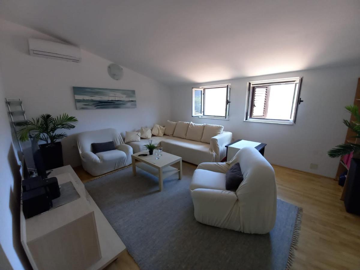 Apartman Marina Sa Parkingom Елса Экстерьер фото